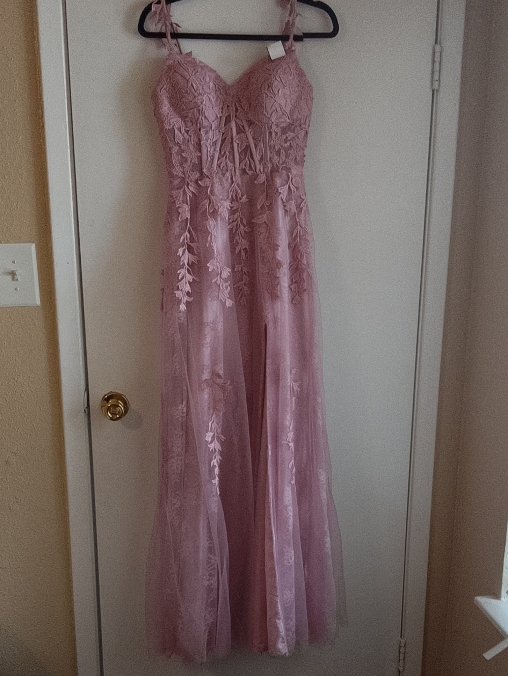 Romantic Dusty Rose Lace Appliqué Prom Gown